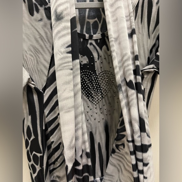 Animal Print Cheetah Shirt with Attached Neck Scarf and Sequin Heart - Picture 2 of 6